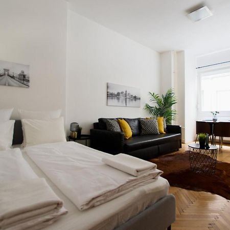 Standard Apartment By Hi5 - Petofi 12 Budapest Exteriör bild