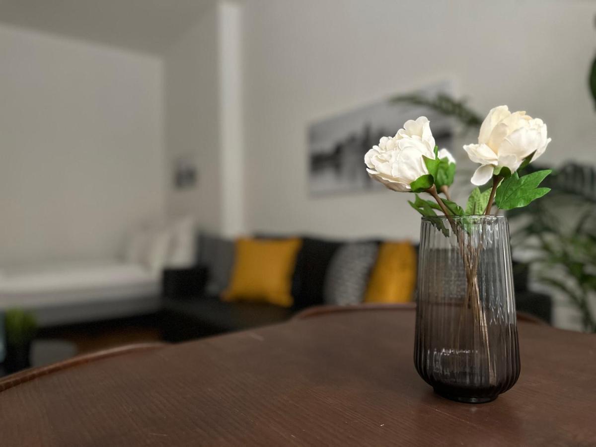 Standard Apartment By Hi5 - Petofi 12 Budapest Exteriör bild
