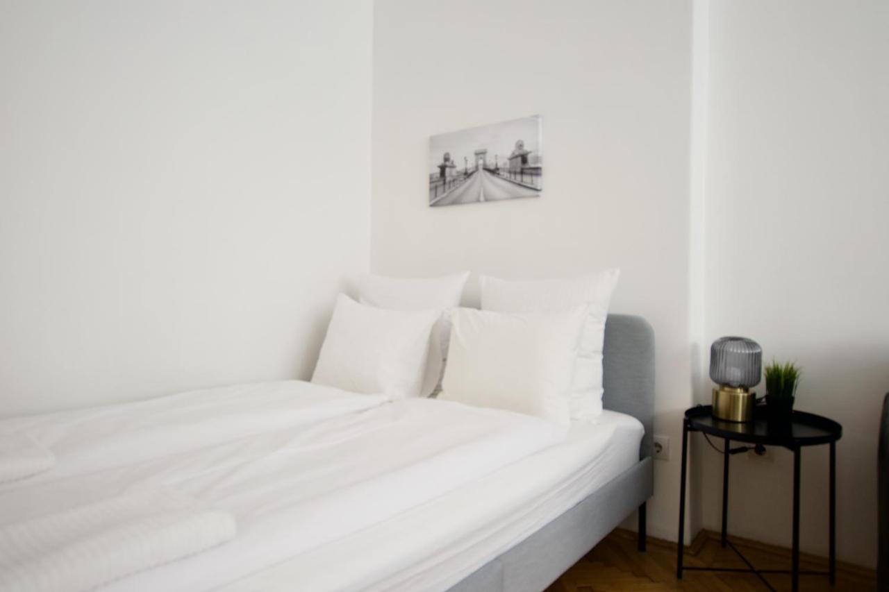 Standard Apartment By Hi5 - Petofi 12 Budapest Exteriör bild