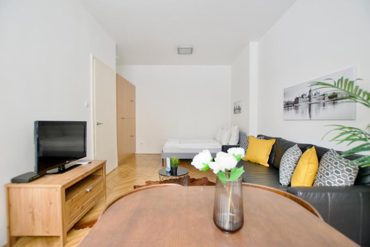 Standard Apartment By Hi5 - Petofi 12 Budapest Exteriör bild